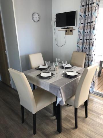 Camping Les Sables Du Midi Hotel Valras-Plage Bagian luar foto